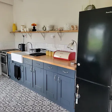 Holiday home The Tin Shed Tara