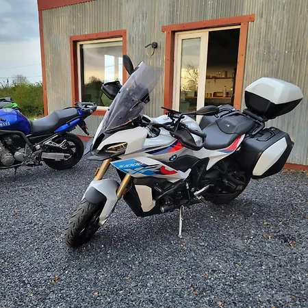 بيت للعطل The Tin Shed Tara